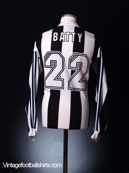 1995-97 Newcastle Home Shirt Batty #22 L/S XL Football Shirt