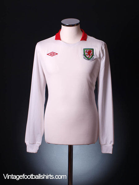 2010-11 Wales Away Shirt *As new* L/S M Football Shirt