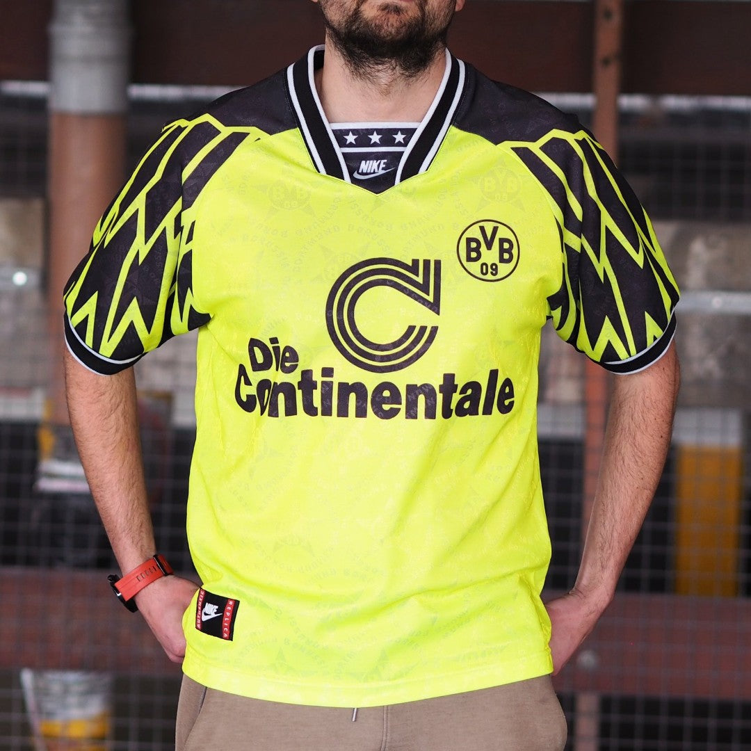 Borussia Dortmund in Neon | Nike and the 90s