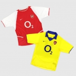 Le maglie della stagione Invincible 2003-04 dell'Arsenal